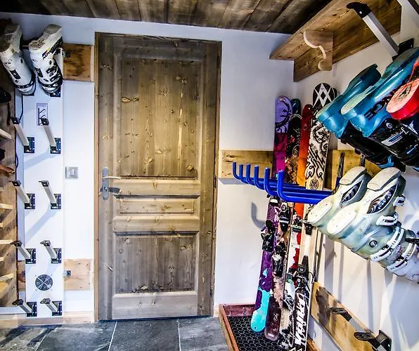 לינה וארוחת בוקר L'etagne 4*